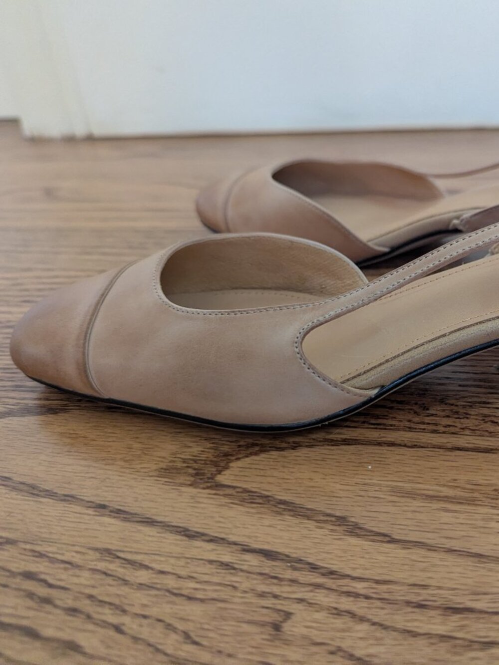 Handmade  neutral leather pumps